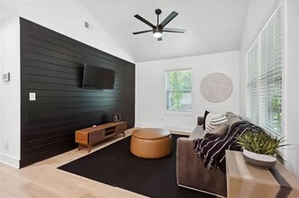 725 Alta Pl NW in Atlanta, GA - Foto de edificio - Building Photo