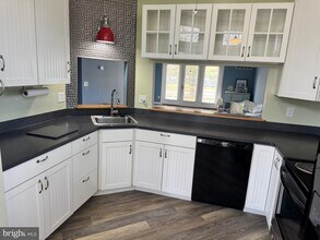 8013 Bridgepointe Dr in Chester, MD - Building Photo - Building Photo