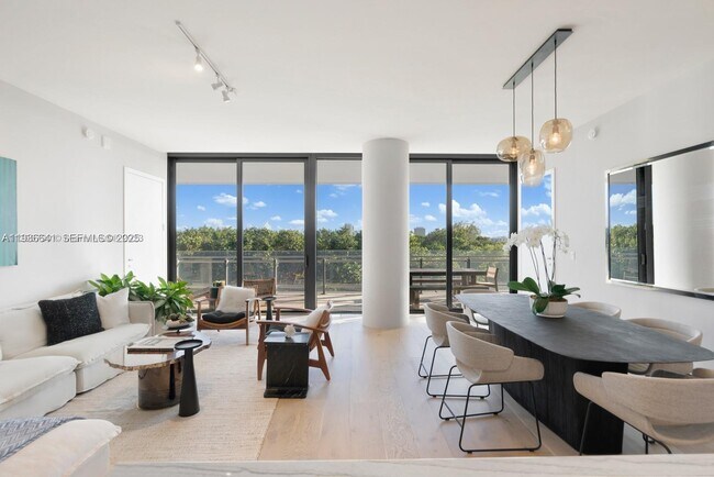 8701 Collins Ave in Surfside, FL - Building Photo - Building Photo