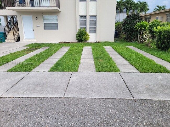 3425 SW 89th Ave in Miami, FL - Building Photo - Building Photo