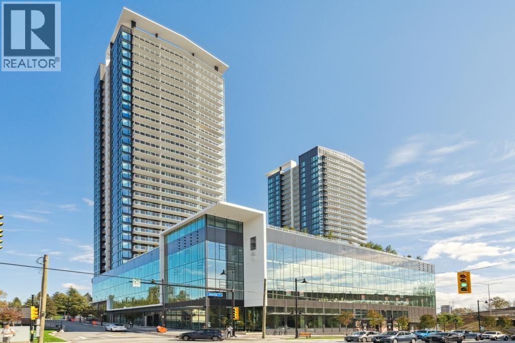 318 Alderson Ave in Coquitlam, BC - Building Photo