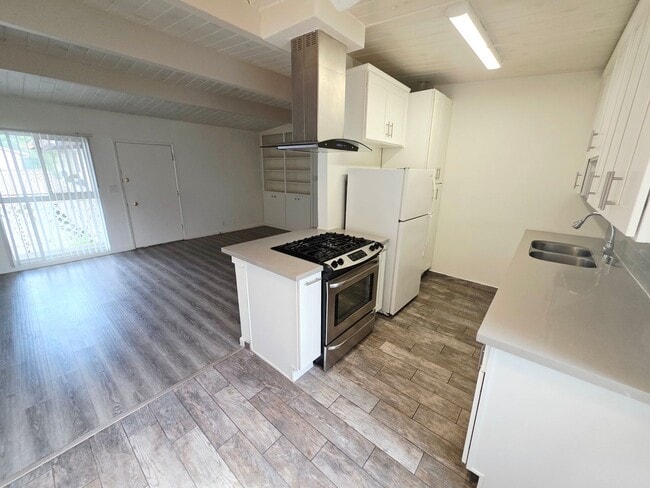 4133 La Crescenta Ave in Montrose, CA - Building Photo - Building Photo