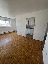 2448 Carling Ave in Ottawa, ON - Building Photo - Building Photo