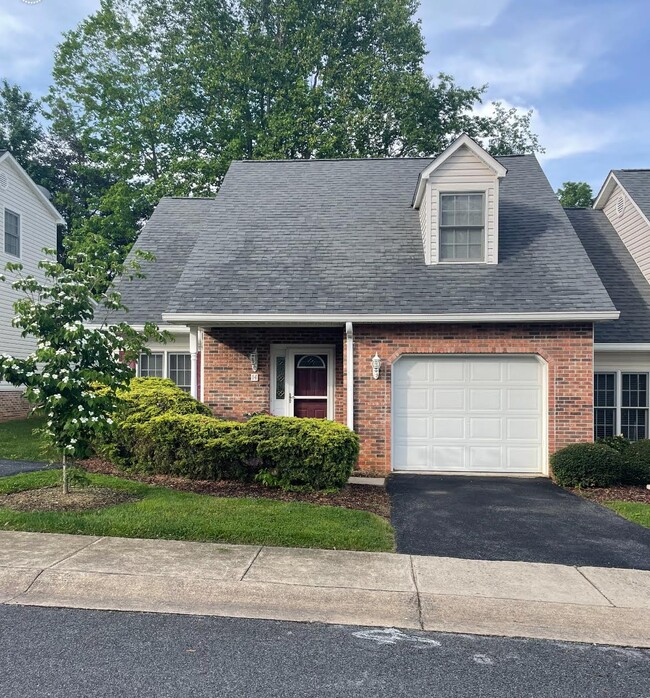 14 Cherokee Ridge Ct, Unit 14 in Johnson City, TN - Foto de edificio - Building Photo