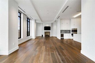 3376 Peachtree Rd NE in Atlanta, GA - Building Photo - Building Photo