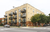 3100 W Addison St in Chicago, IL - Building Photo - Building Photo