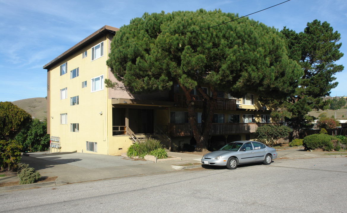 104 Franz Ct in Pacifica, CA - Foto de edificio