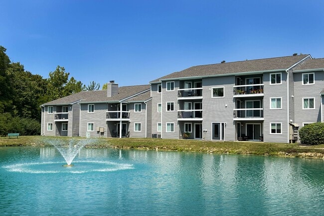 Deercross Apartments in Blue Ash, OH - Foto de edificio - Building Photo