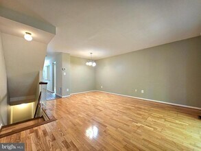 7664 Northern Oaks Ct in Springfield, VA - Building Photo - Building Photo