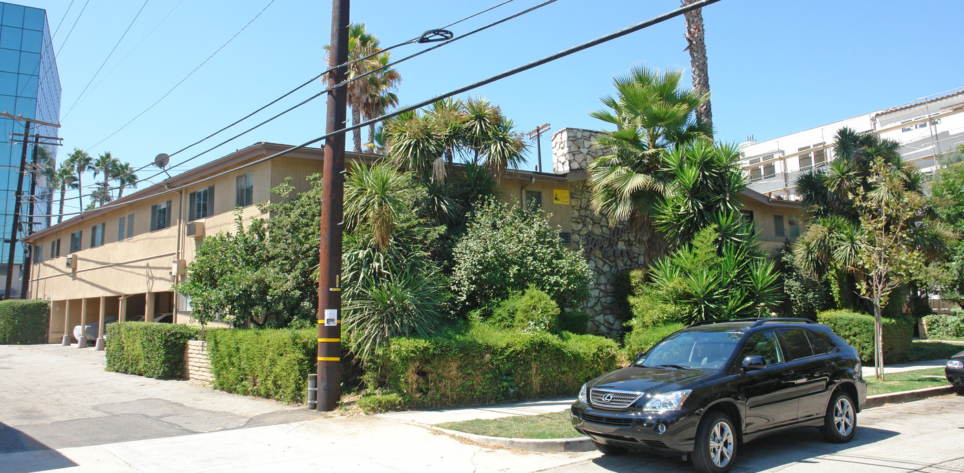 12020 Hoffman St in Studio City, CA - Foto de edificio