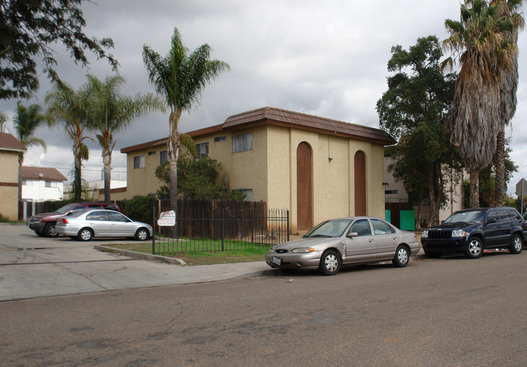 322 Montgomery St in Chula Vista, CA - Building Photo