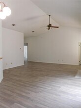 2202 Quiet Wood Dr in Austin, TX - Foto de edificio - Building Photo