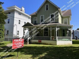 321 Washburn St in Lockport, NY - Building Photo