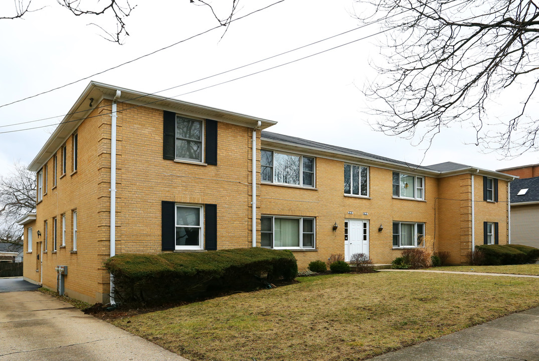 1630 Mcgovern St in Highland Park, IL - Building Photo