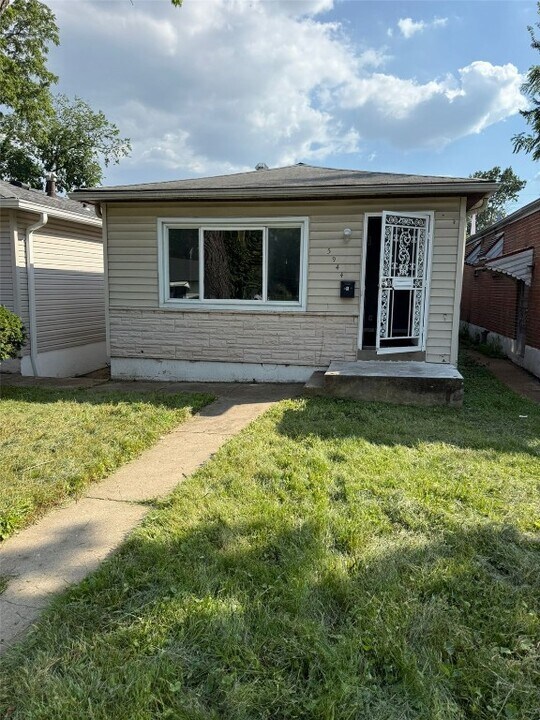 5944 Laura Ave in St. Louis, MO - Building Photo