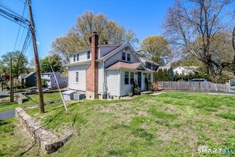 25 Maplewood Ave in Westport, CT - Building Photo - Building Photo