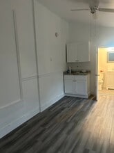 210 W 53rd Ter in Hialeah, FL - Building Photo - Building Photo