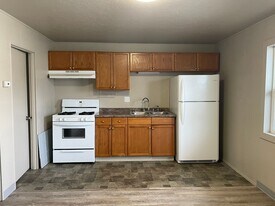 222 Jennings St in Lebanon, OR - Building Photo