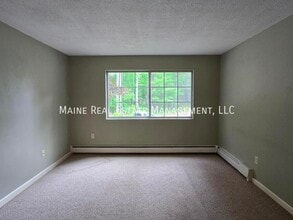 10 Tall Pines Dr in Lewiston, ME - Building Photo - Building Photo