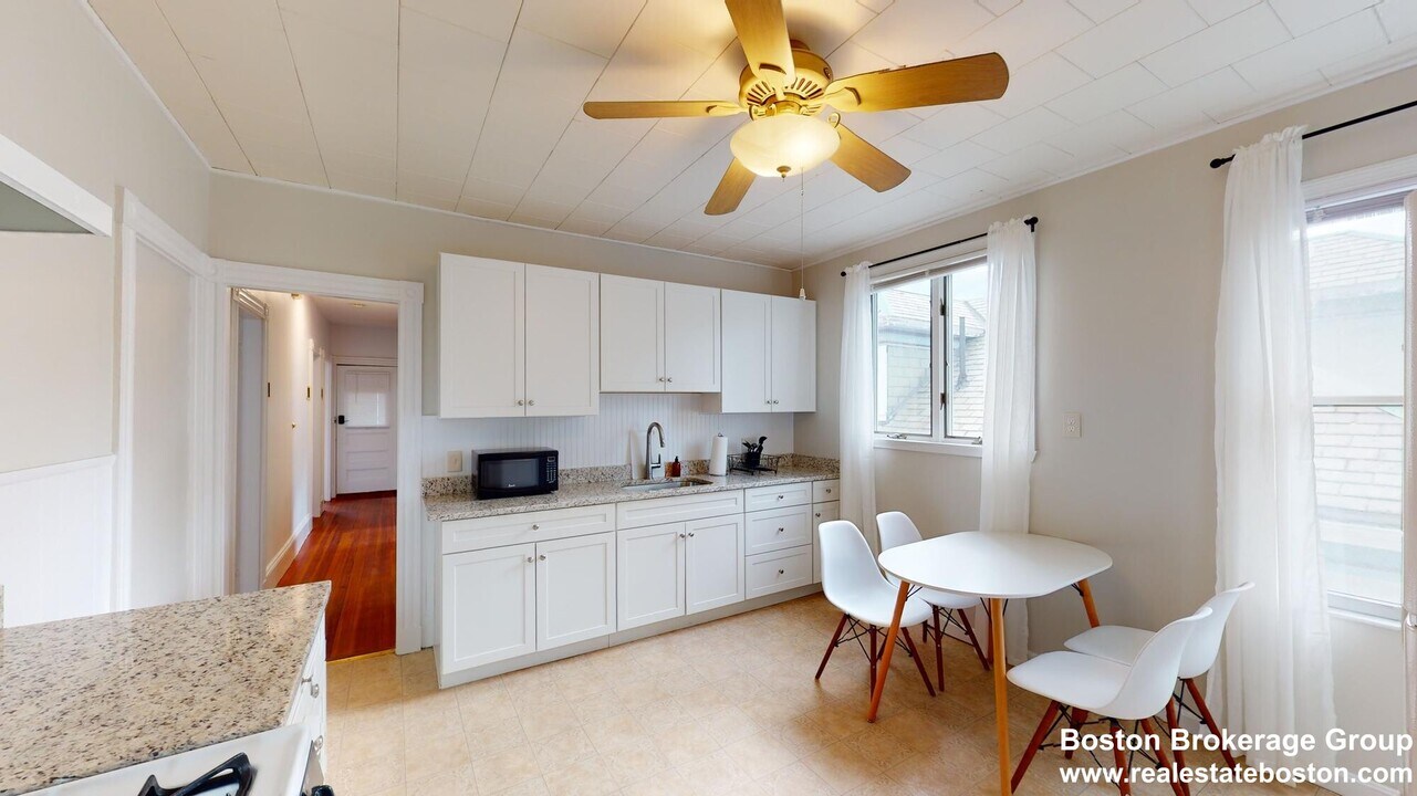 32 Roseclair St, Unit #3 in Boston, MA - Building Photo