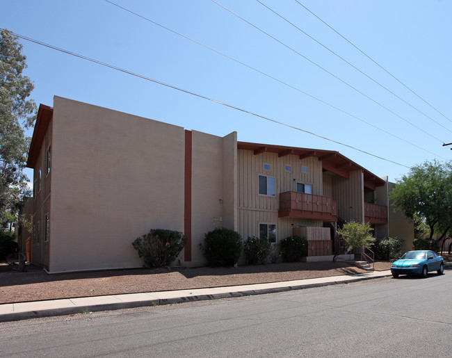 Royal Alvernon Apartments in Tucson, AZ - Building Photo - Building Photo