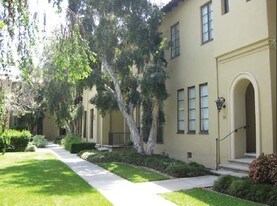 Grove Manor in Pasadena, CA - Building Photo