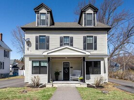 39 South Ave, Unit Apt 2 in Derry, NH - Building Photo