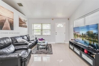 4542 SW 25th Ave in Fort Lauderdale, FL - Building Photo - Building Photo