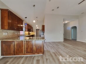 2205 Kaitlyn Dr, Unit 6403 in Weatherford, TX - Foto de edificio - Building Photo