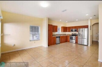 3069 NW 30th Pl in Oakland Park, FL - Building Photo - Building Photo
