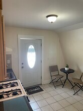 56 Church St, Unit 2nd Floor in Willow Grove, PA - Foto de edificio - Building Photo