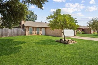6227 Springwood Dr in Arlington, TX - Building Photo - Building Photo