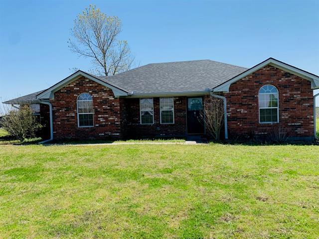 3016 Davis Rd in Whitesboro, TX - Building Photo