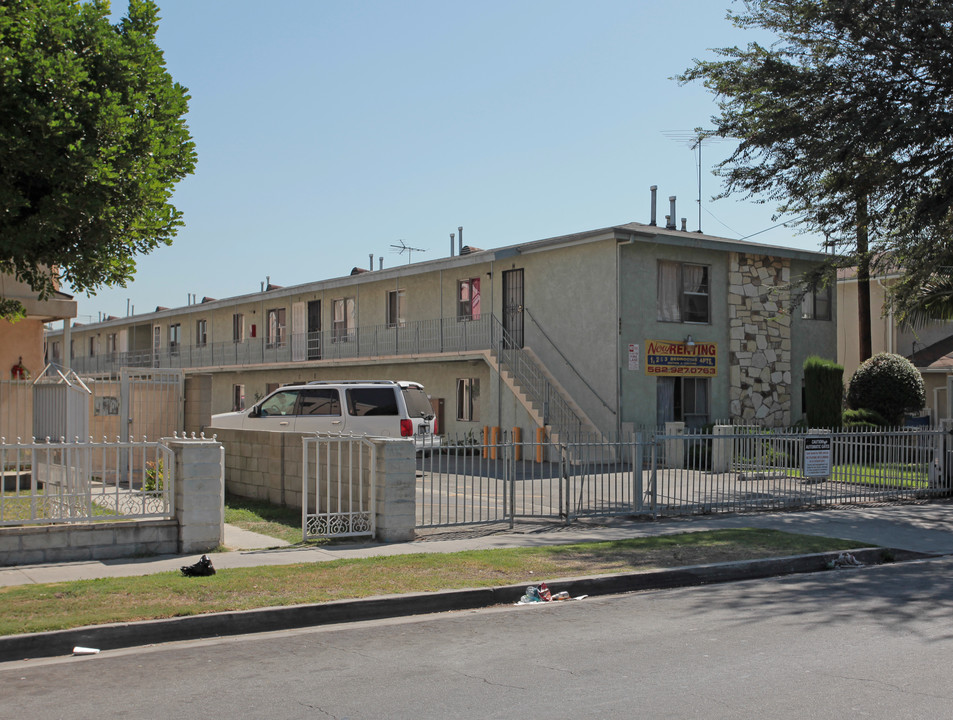 6900 California Ave in Bell, CA - Foto de edificio