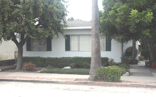 221 8th St in Seal Beach, CA - Building Photo - Building Photo