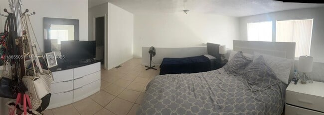 18111 NW 68th Ave in Hialeah, FL - Building Photo - Building Photo
