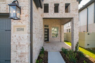 10598 Wild Chives, Unit 14 in The Woodlands, TX - Building Photo - Building Photo