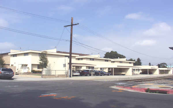 12424 Ramona Ave in Hawthorne, CA - Building Photo