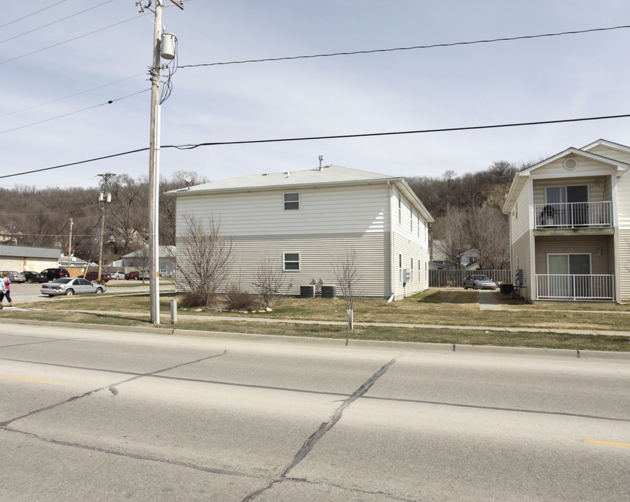 221 13th Ave in Council Bluffs, IA - Building Photo