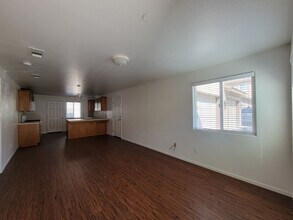 2221 W Lark Ave in Visalia, CA - Building Photo - Building Photo