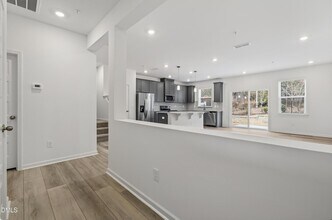 161 Cabernet Dr in Chapel Hill, NC - Foto de edificio - Building Photo