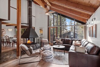 7639 Forest Glen Dr in Tahoe Vista, CA - Building Photo - Building Photo