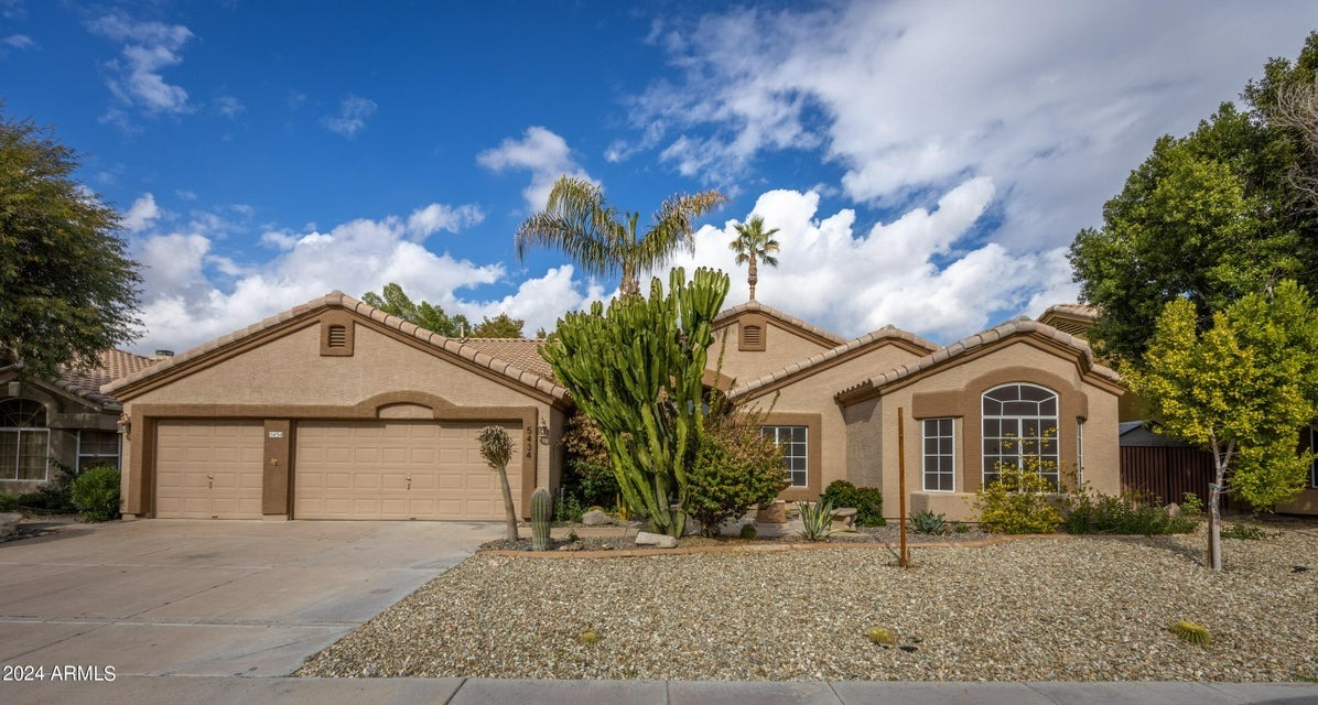 5434 E Campo Bello Dr in Scottsdale, AZ - Foto de edificio