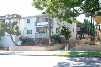 561 E Orange Grove Ave in Burbank, CA - Building Photo - Building Photo