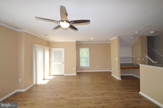 5117 Travis Edward Way in Centreville, VA - Building Photo - Building Photo