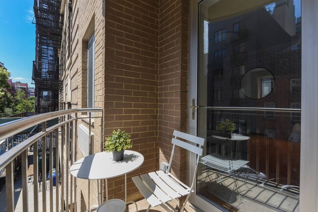 209 W 20th St in New York, NY - Building Photo - Building Photo