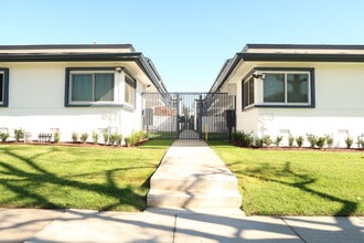 812 Larch St in Inglewood, CA - Foto de edificio - Building Photo