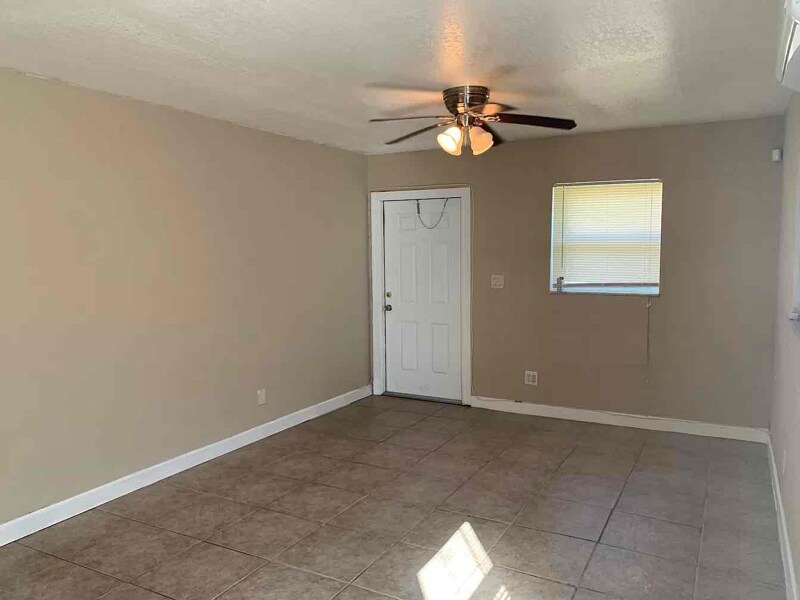 2720 NW 13th St-Unit -3 in Fort Lauderdale, FL - Foto de edificio