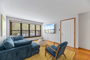 2034 W Berteau Ave in Chicago, IL - Building Photo