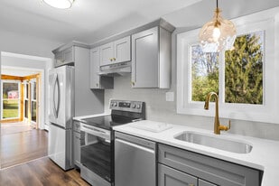 26 Seminole Cir in West Hartford, CT - Building Photo